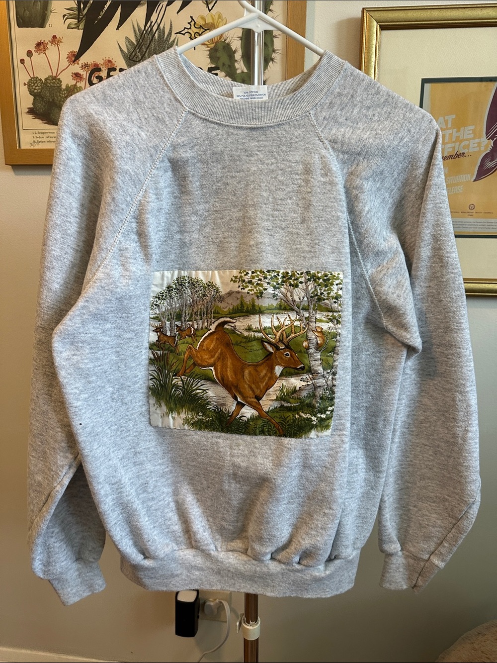Vintage Heather Gray Deer Graphic Crewneck Sweatshirt